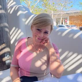 Elle Ebizadeh Profile Photo