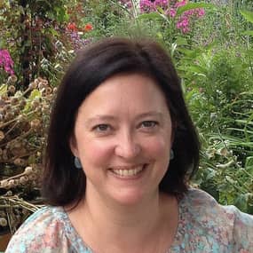 Tracee de Hahn Profile Photo